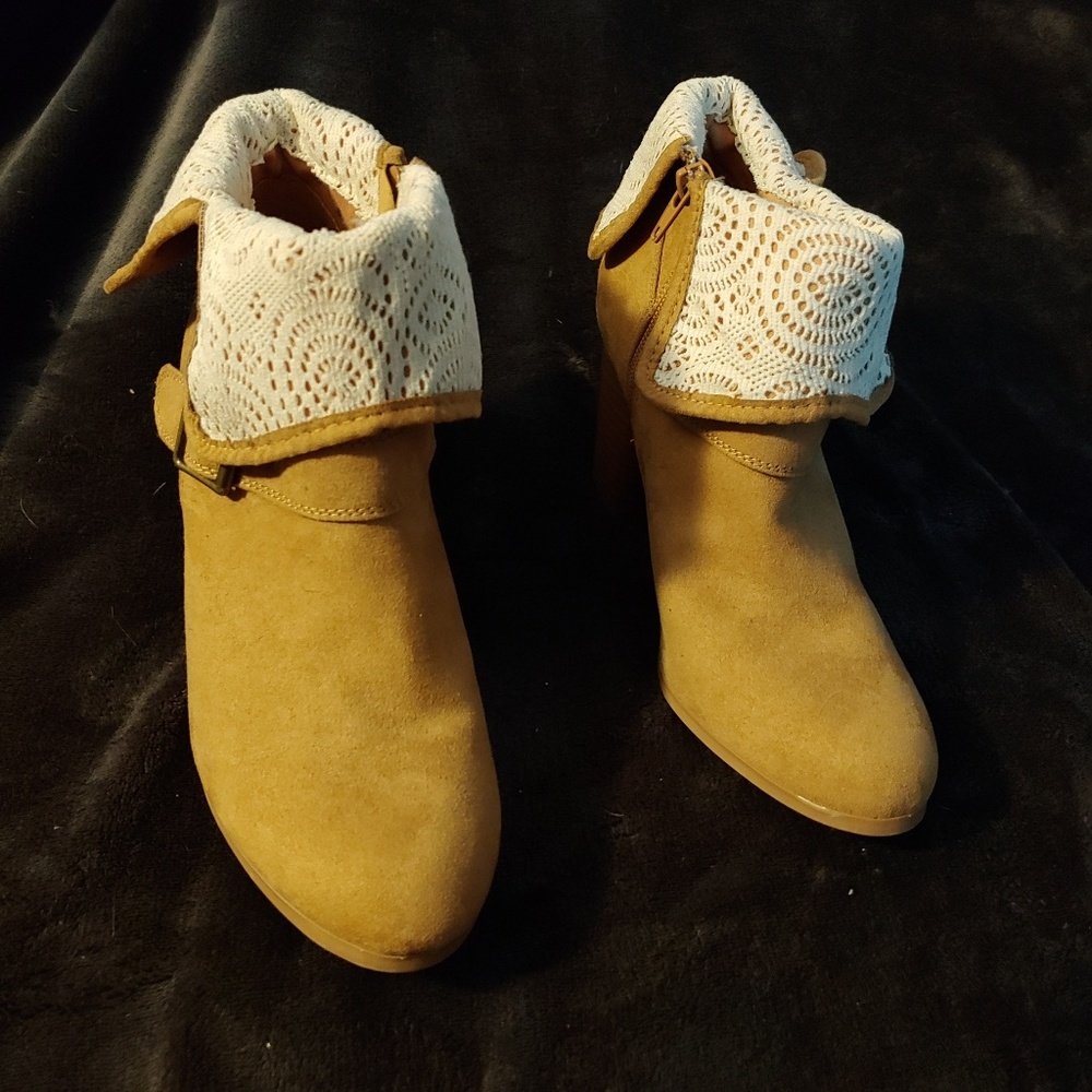 Heels - Picture 2 of 3